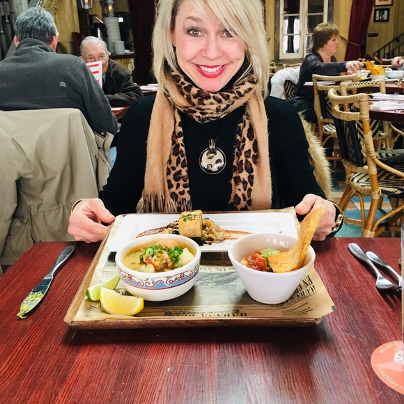 Meet your Posher, Debra - Picture 3 of 8